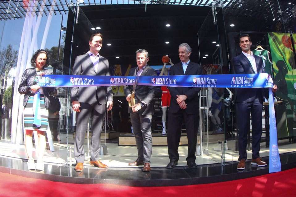 Inauguran la primera tienda de la NBA en México (Imago7)