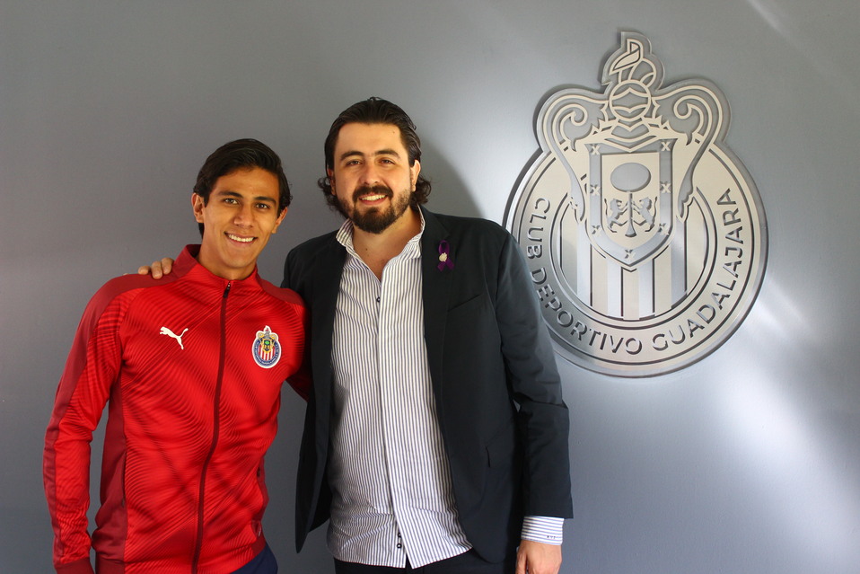 José Juan Macías es oficialmente nuevo jugador de Chivas (Twitter @Chivas)