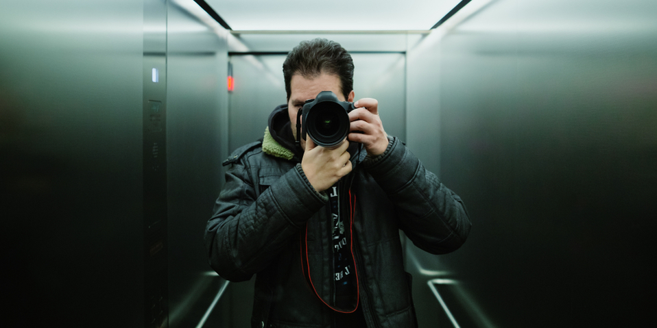 La seguridad es una de las razones por las que los elevadores tienen espejos. (Shutterstock)