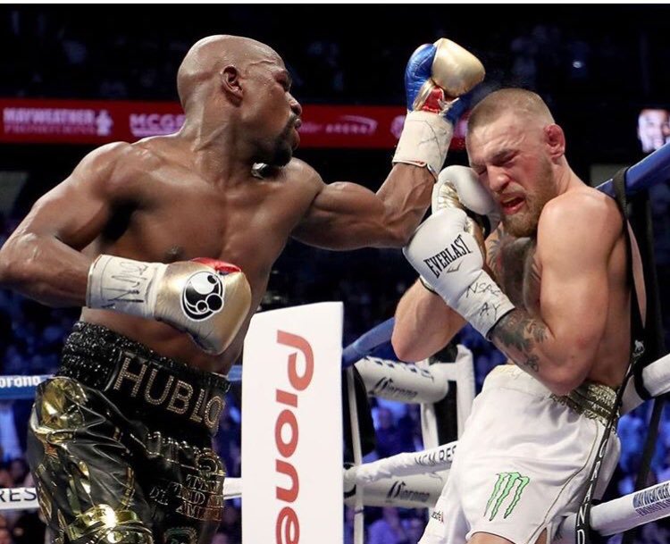 Mayweather en su pelea ante McGregor (Twitter: @FloydMayweather)