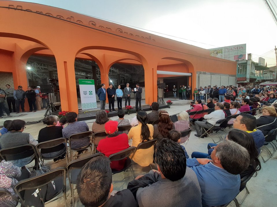 Reconstrucción del mercado de San Gregorio Atlapulco, en Xochimilco, afectado por el sismo del 19 de septiembre. (Tomado de @Comision_CDMX)