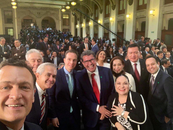 El senador Manuel Velasco acudió a Palacio Nacional a la firma del protocolo modificatorio al T-MEC.