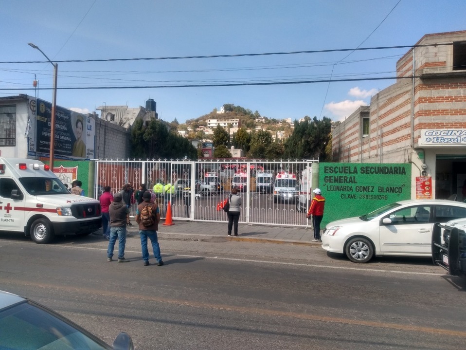 41 alumnos de la Escuela Secundaria General “Leonarda Gómez Blanco”  se intoxicaron por consumir ponche en descomposición (Adolfo Tenahua)