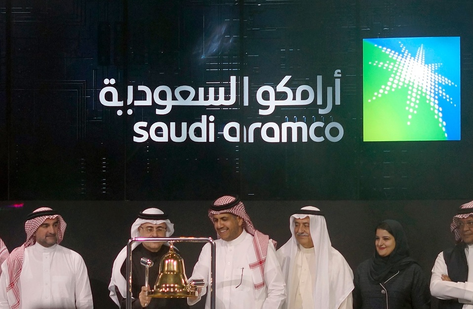 Ceremonia oficial que marca el debut de la OPI de Saudi Aramco en la bolsa de valores de Riad (AP)