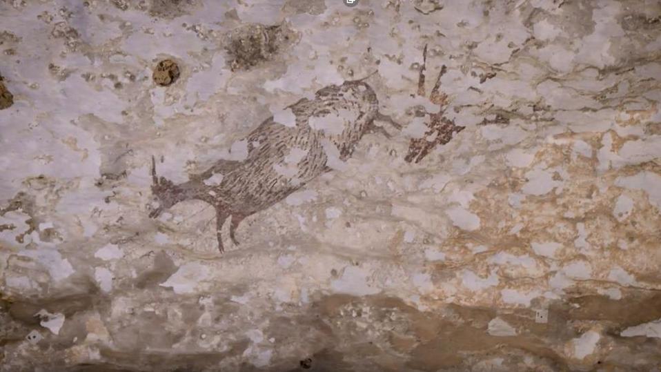Se trata de figuras simples con cuerpos similares a los humanos, pero representados con cabezas u otras partes del cuerpo de animales. (Nature)