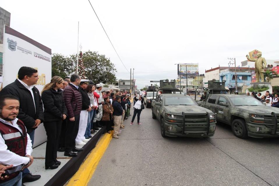 Llegan elementos de seguridad y vigilancia (Foto/Yazmín Sánchez)