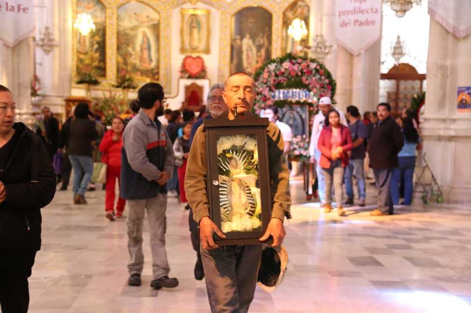 Peregrino llega a la Villita de Pachuca. (Jorge Sánchez)