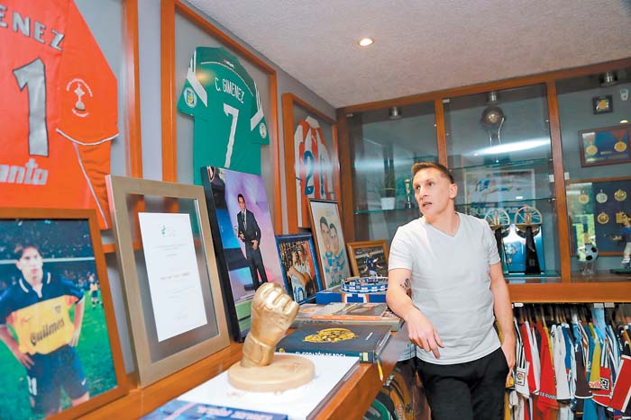 La sala de trofeos es uno de sus rincones favoritos. Iván López