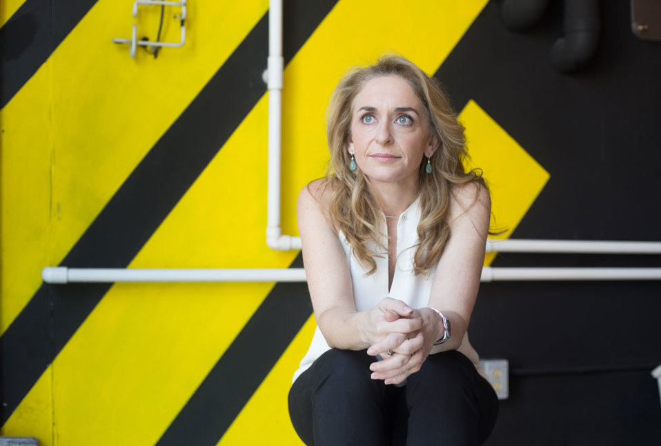 Bárbara Anderson es una reconocida periodista de negocios, sin embargo, esta es la primera vez que escribe sobre sí misma y sobre su familia./Foto: Ar