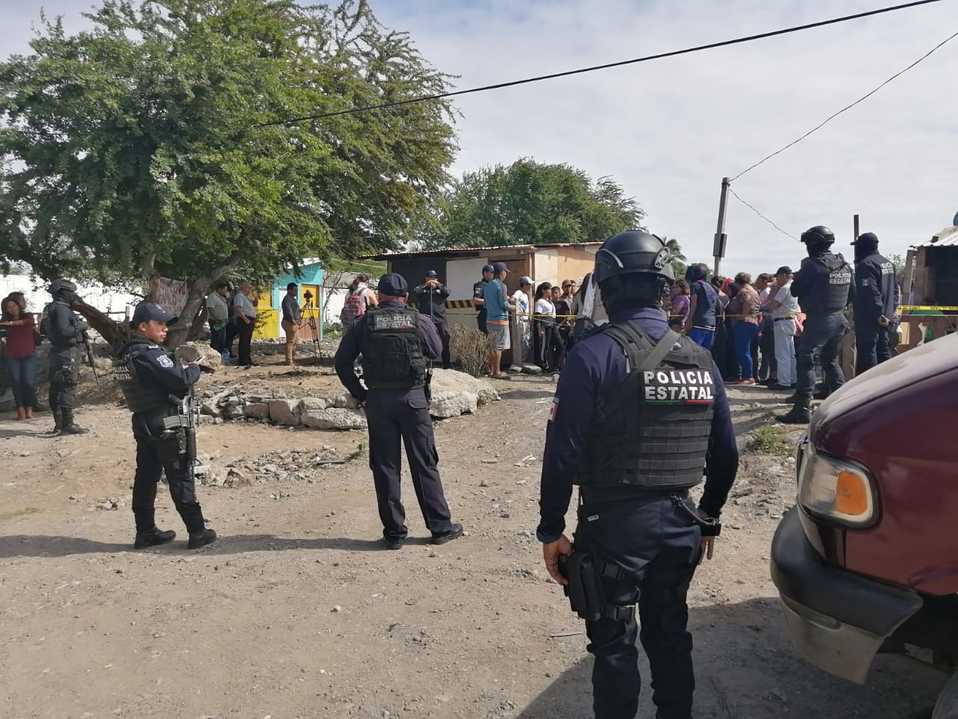 Las personas desalojadas pedían que se les dejara quedarse ahí. (Isabel Zamudio)
