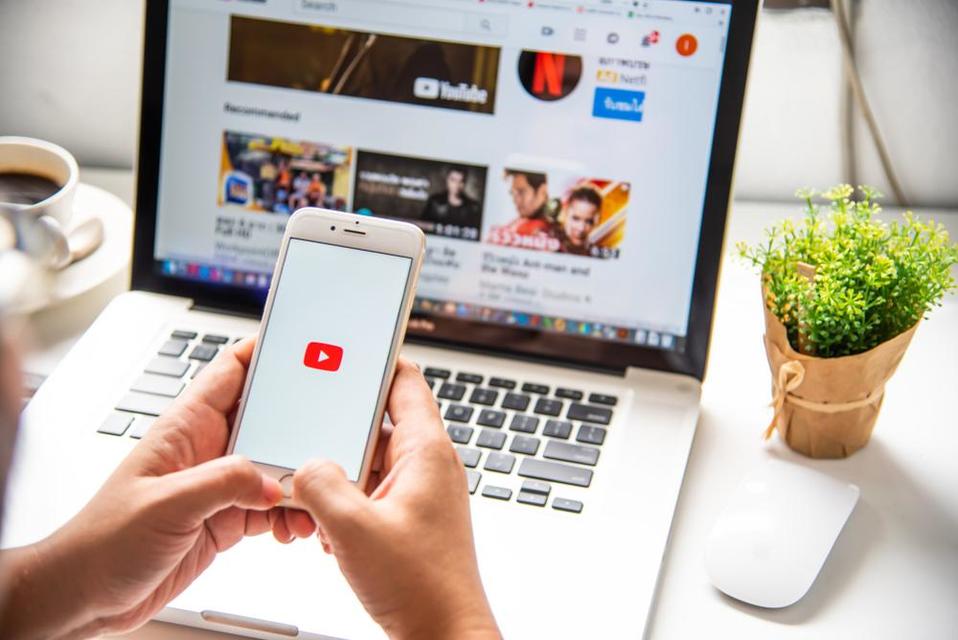 Billboard contará las reproducciones en YouTube para su lista de los álbumes más vendidos (Shutterstock).