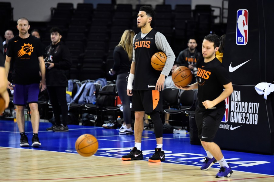 Devin Booker durante el entrenamiento (Imago7)
