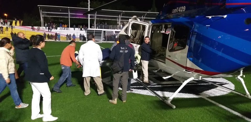 Una persona fue trasladada en helicóptero al Hospital General en Pachuca. (Cortesía)