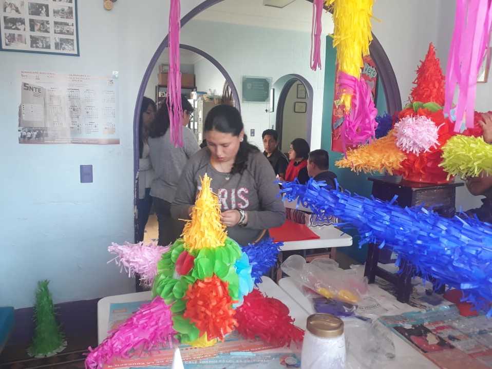 Piñatas de Integra adornan la navidad (Rafael González)