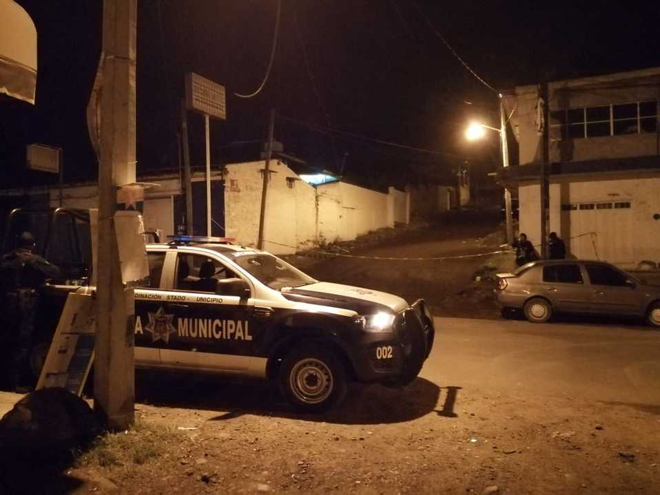 Los policías municipales informaron que dos familiares fueron heridos durante el ataque. (Jocelyn Estrada)