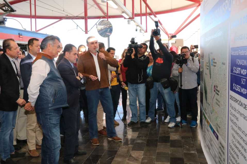 Autoridades estatales y federales hicieron un recorrido por las instalaciones del Metro que iniciará labores en el 2021. (Foto: Leonel Rocha)
