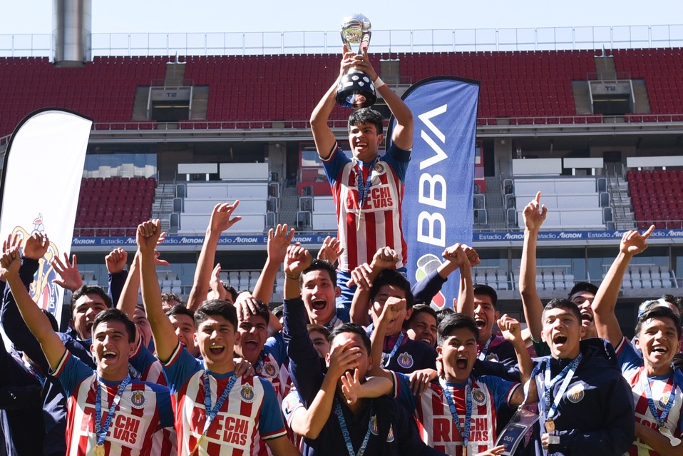 Chivas se corona campeón sub 17 tras derrotar a Pachuca (@Chivas)