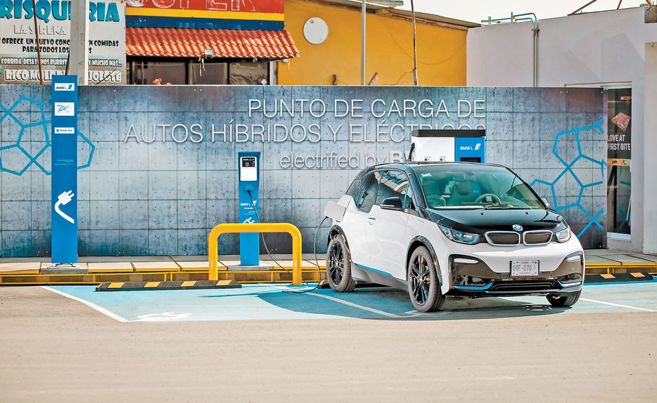 El corredor te lleva por más de 400 km. (BMW)