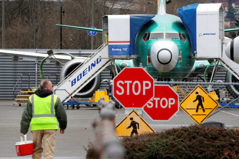 Boeing detendrá así temporalmente la producción de su avión 737 Max en enero. (AP)