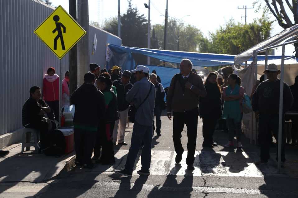 Campesinos afuera del Congreso de Hidalgo. (Jorge Sánchez)