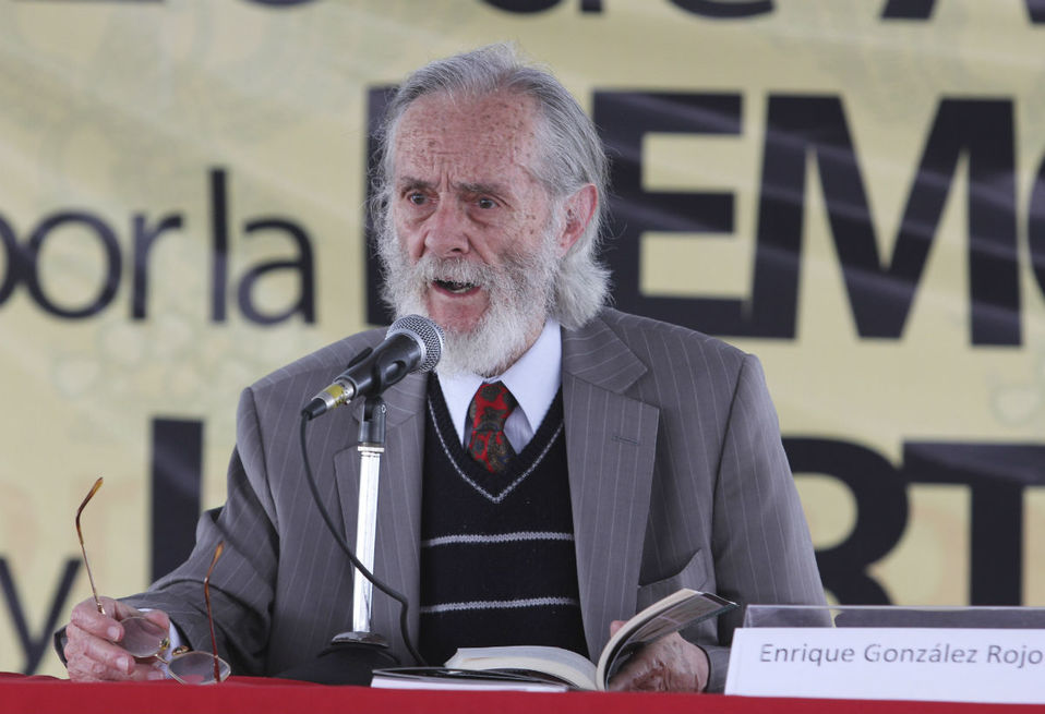 En 2012, Enrique González Rojo en su presentación en el Festival Cultural por la Democracia, Dignidad y Libertad en México. (Cuartoscuro)