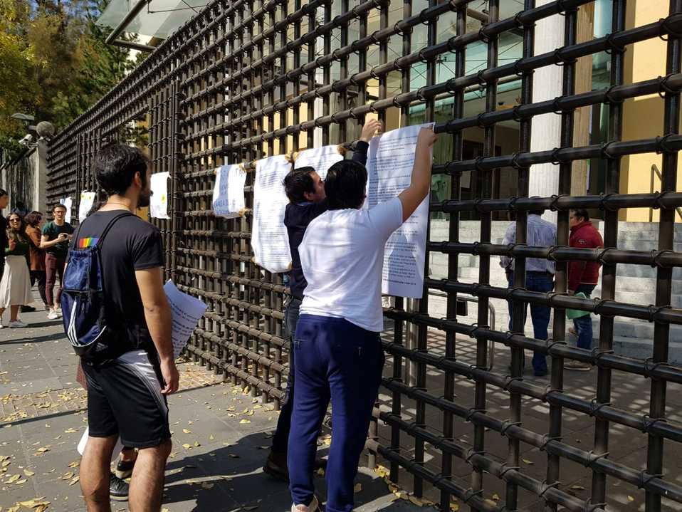 Los estudiantes realizan un pro activo dentro del plantel. (Karla Guerrero)