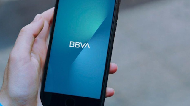 Usuarios de BBVA México reportan fallas en app, tarjetas y cajeros