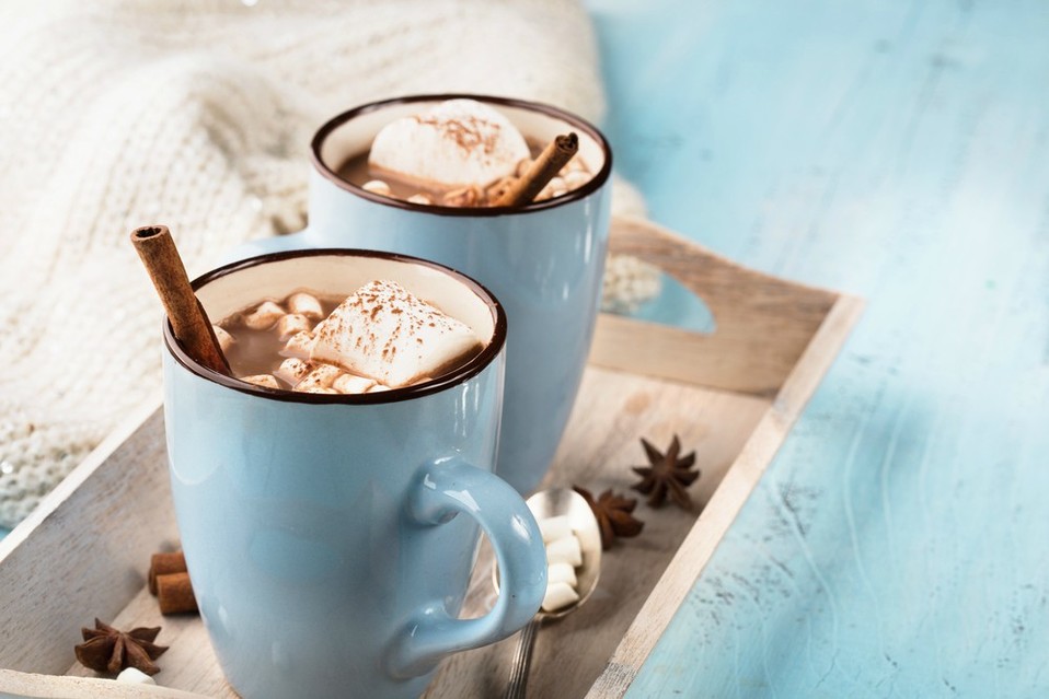 El chocolate caliente es la bebida más tradicional y común en nuestra lista (Shutterstock).