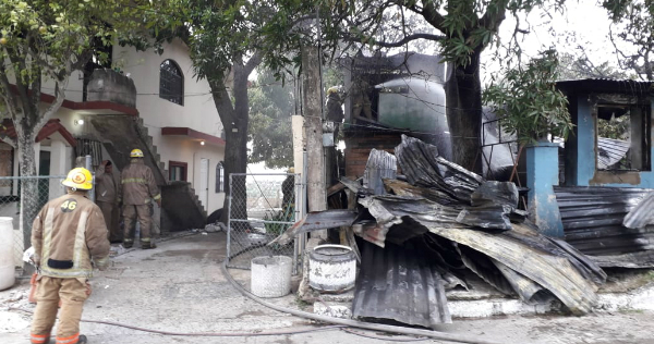 Se incendia vivienda en Madero (Foto/Noel Vergara)