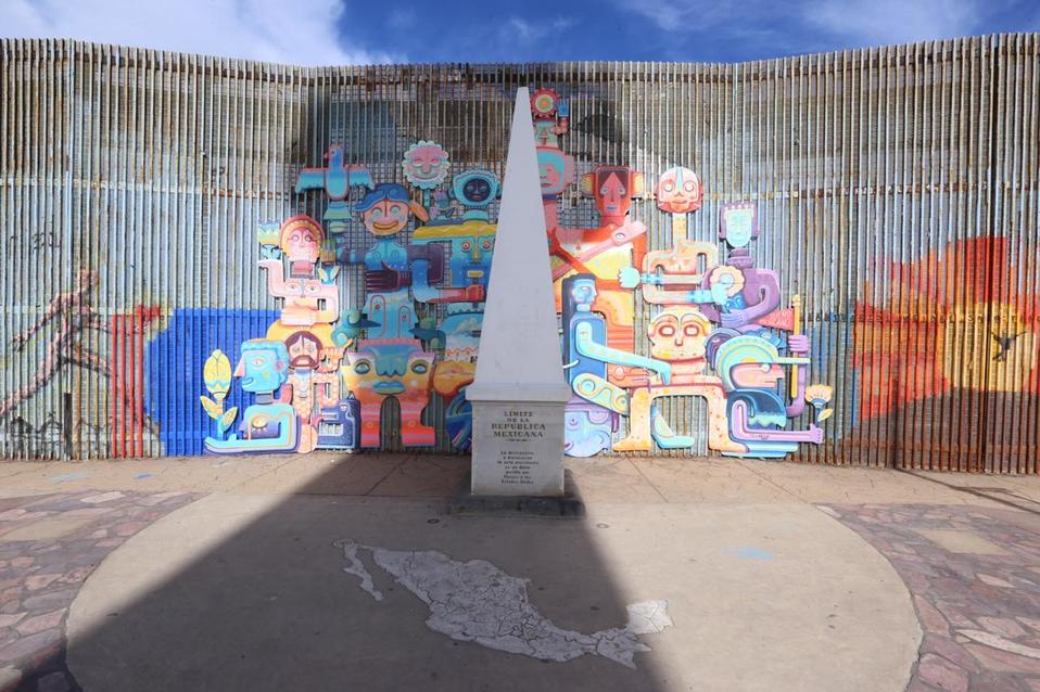 La pintura mide 10 metros de ancho por seis de alto y está hecho en acrílico. (Jorge Carballo)