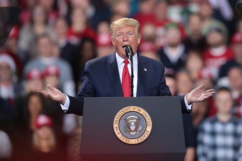 Trump dice que el "impeachment" es suicidio y vergüenza para los demócratas. (AFP)