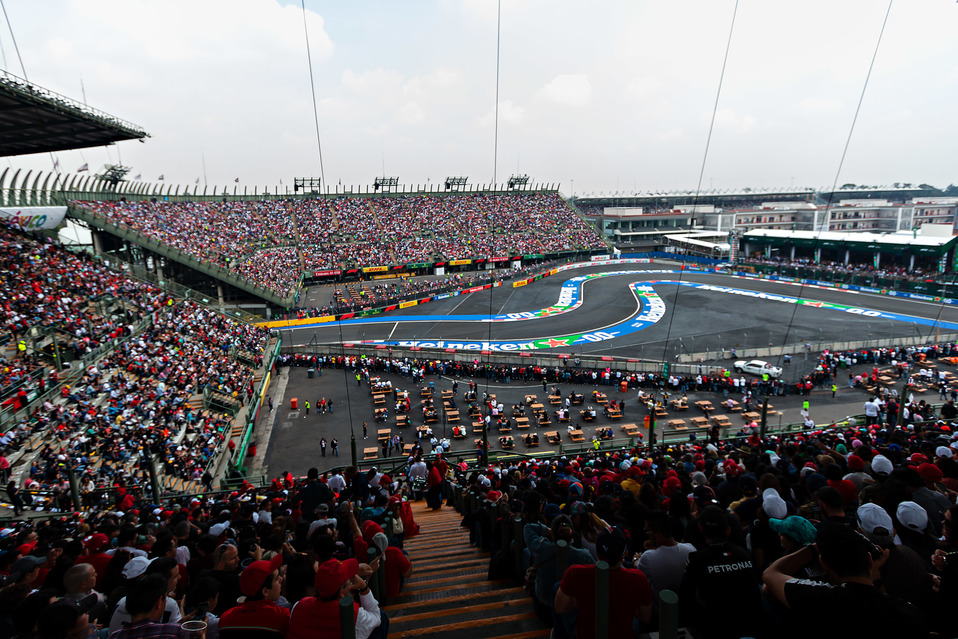 Afición durante el Gran Premio de México (Imago 7)