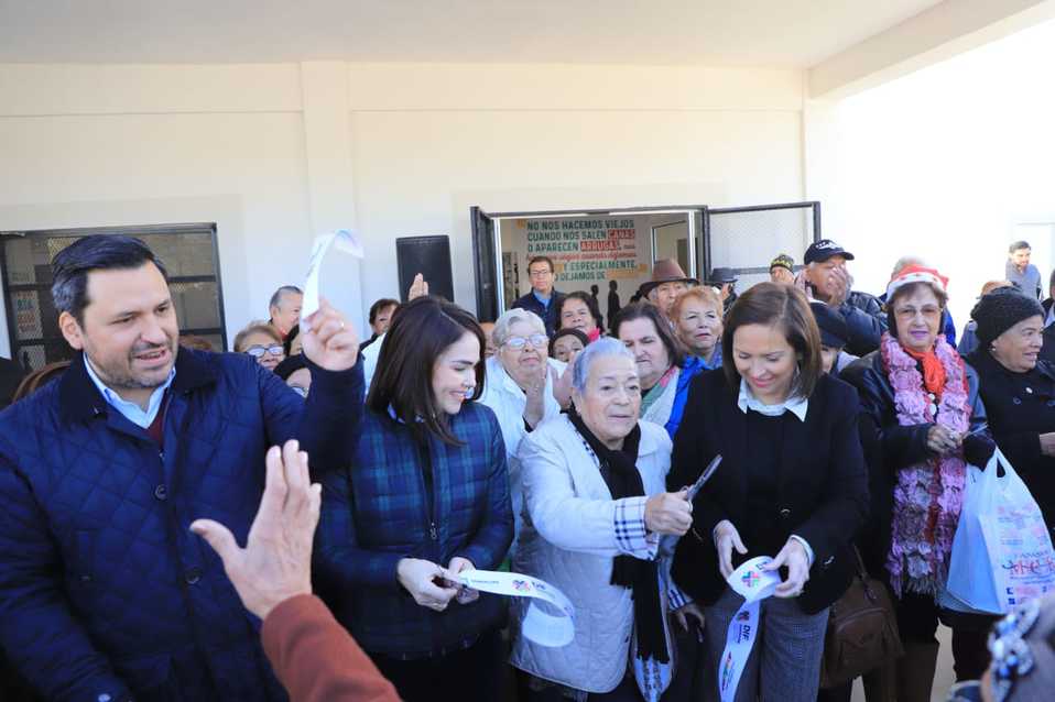 La alcaldesa de Guadalupe, Cristina Díaz Salazar, hizo entrega de las nuevas instalaciones de la casa del adulto mayor, en la colonia Agua Nueva. (Fot