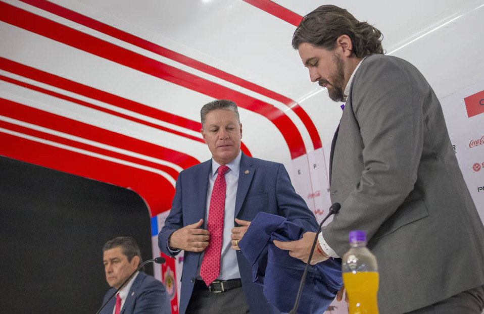 Amaury Vergara y Ricardo Pelaéz, de Chivas (Mexsport)