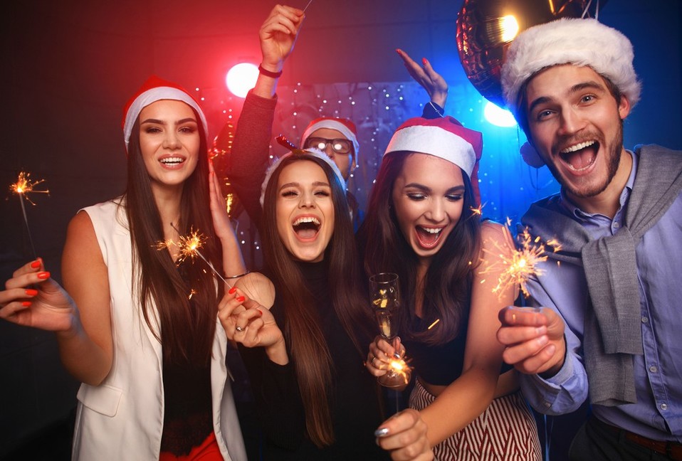 Estas son algunas ideas que puedes mezclar con una fiesta tradicional (Shutterstock).