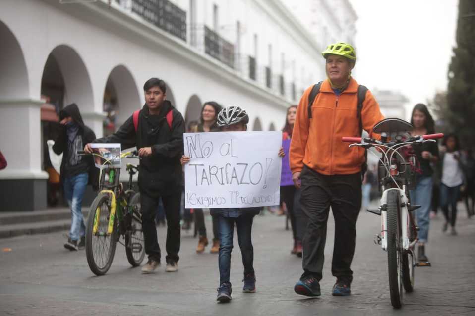 La protesta inició minutos después de las 11:00 horas. (Tania Contreras)
