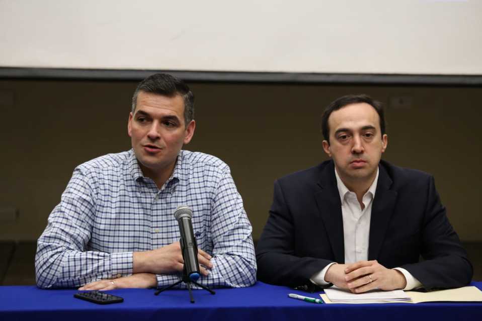 Mauro Guerra, dirigente estatal del PAN, y el diputado federal, Hernán Salinas. Foto: Jorge López