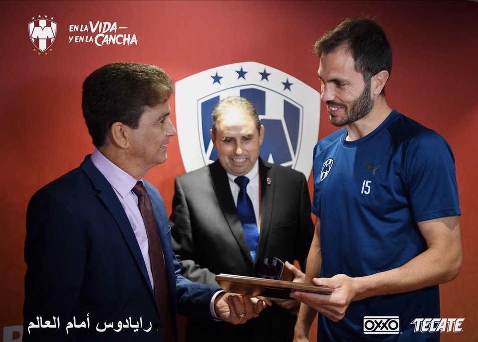 José María Basanta recibe homenaje en el Mundial de Clubes Qatar 2019 (Twitter: @Rayados)