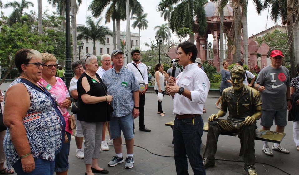 Turistas recorren el Centro Histórico de Tampico. (José Luis Tapia)