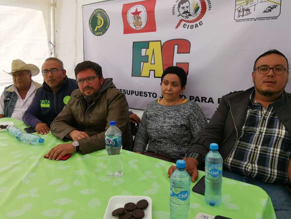 Integrantes de la UNTA, la Coduc y otras organizaciones sociales en Hidalgo. (Cortesía)
