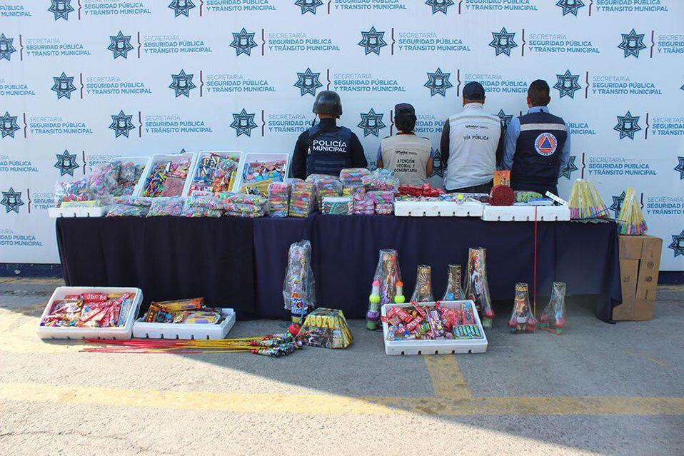 Los artículos asegurados, quedaron bajo resguardo de la Unidad Operativa Municipal de Protección Civil. (Andrés Sánchez)