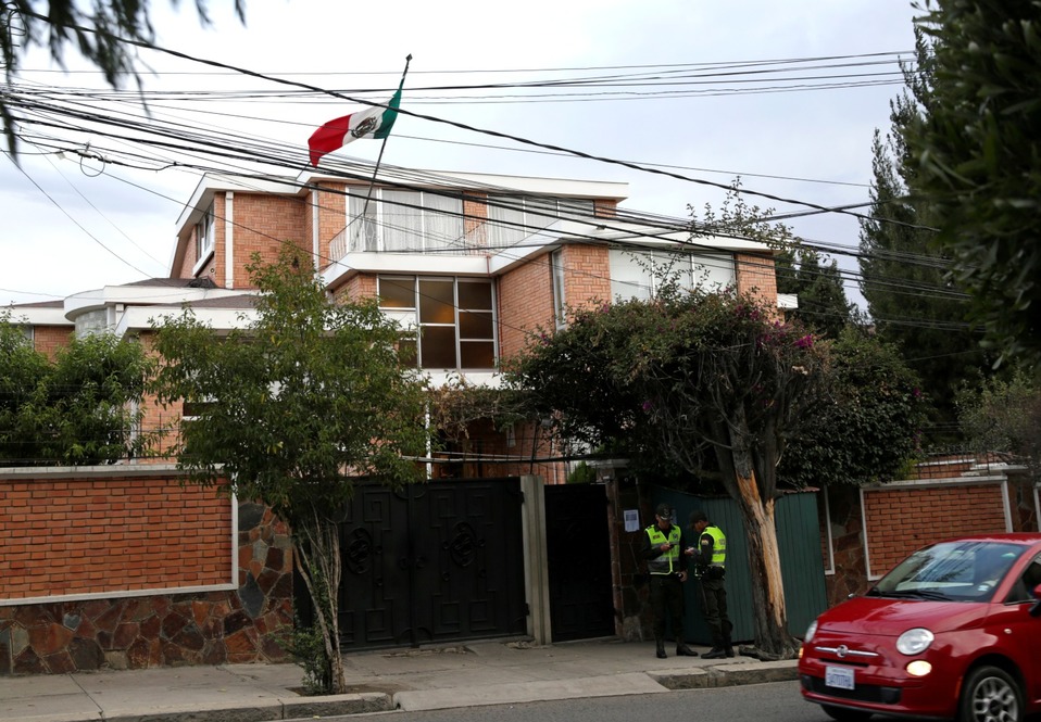 El gobierno de México externó su preocupación por la vigilancia excesiva afuera de su embajada en Bolivia. (Reuters)