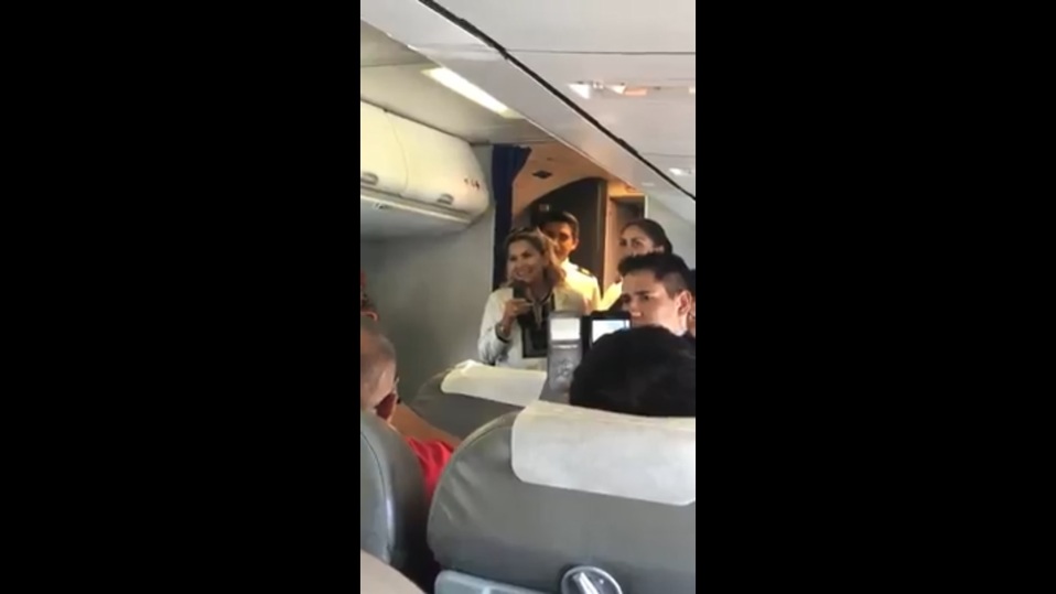 Jeanine pidió por todas las familias de Bolivia para que pasen una felices fiestas navideñas. (Captura de Pantalla)