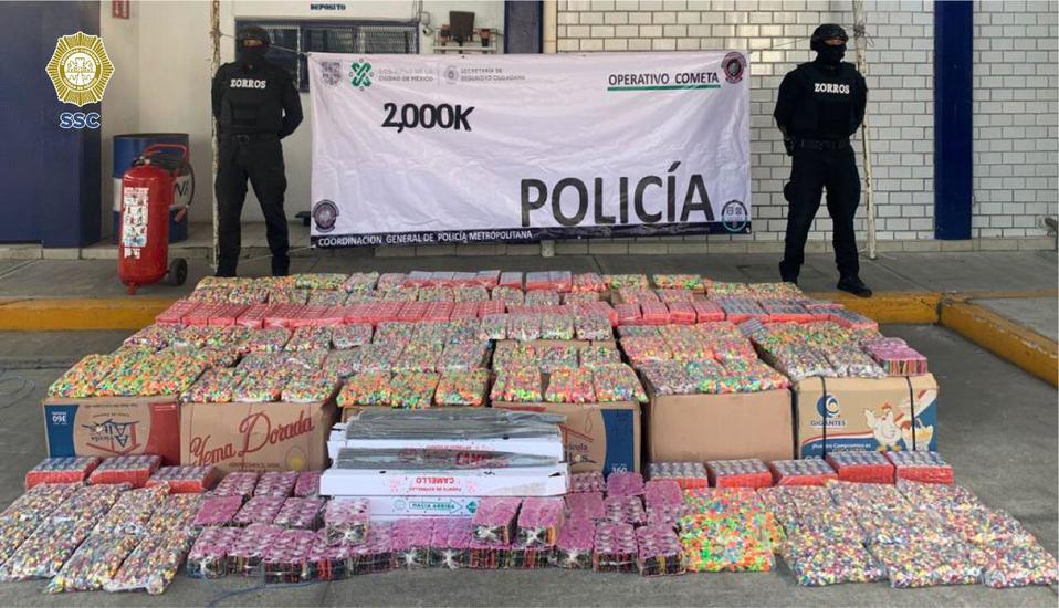 Los paquetes fueron trasladados a las instalaciones de la Coordinación General de la Policía Metropolitana. (Especial)