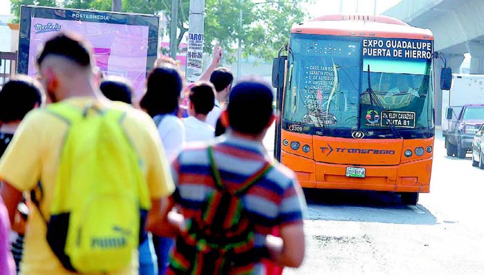 Durante la última sesión del Consejo se dejó en suspenso un posible incremento a los pasajes. Jorge López/Archivo