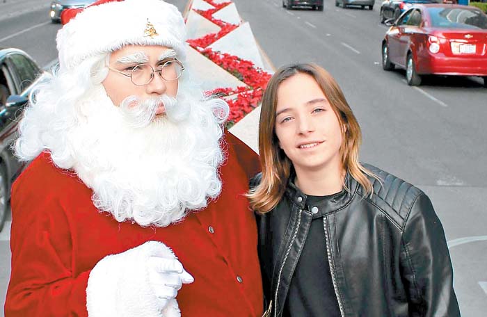 Compartió una tarde con Santa Claus en CdMx. Alfonso Manzano