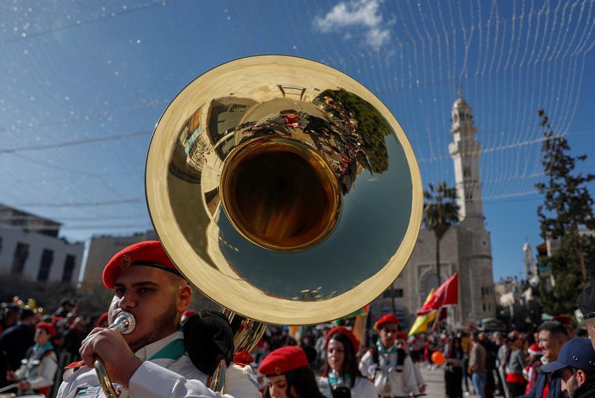 Miles de peregrinos llegaron a la Iglesia de la Natividad y a la Plaza del Pesebre en Belén. | EFE