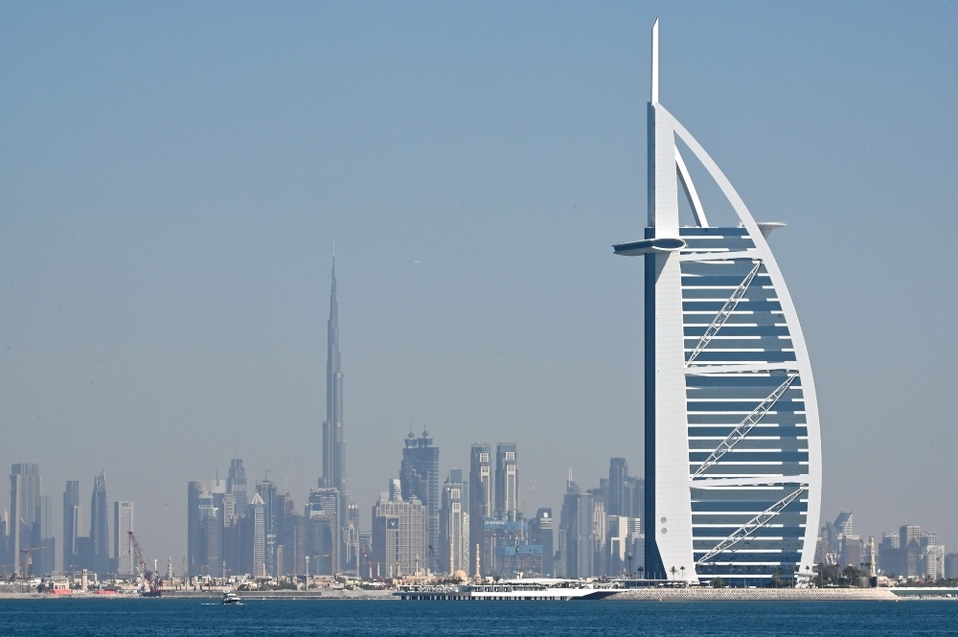 Emiratos Árabes Unidos. El horizonte de Dubai con Burj Al Arab y Burj Khalifa , el edificio más alto del mundo. (AFP)
