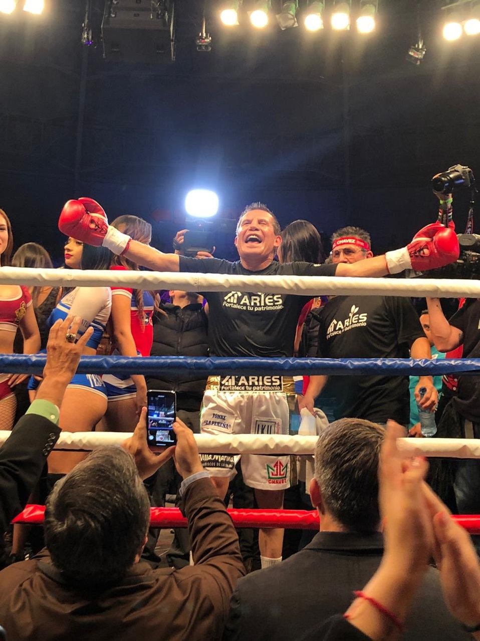 Julio César Chácez celebra la navidad (Twitter: @Jcchavez115)