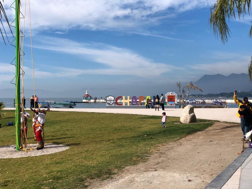 El Malecon recibe a turistas en esta navidad (Rosario Álvarez)